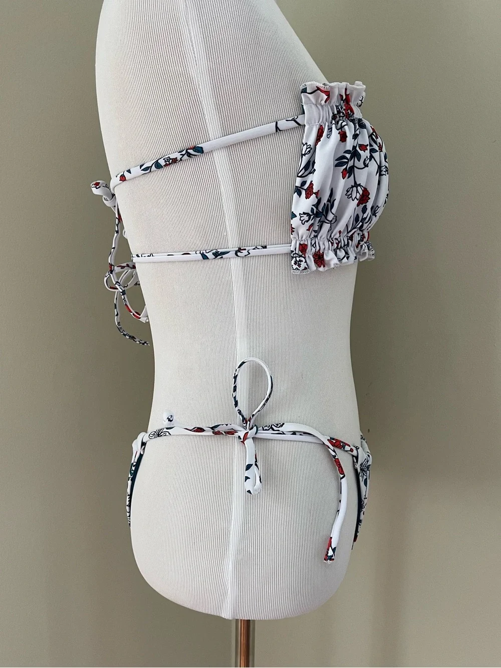 Zaful White Floral Bandeau Bikini with Red & Navy Accents Women’s S - US 4 EU 36